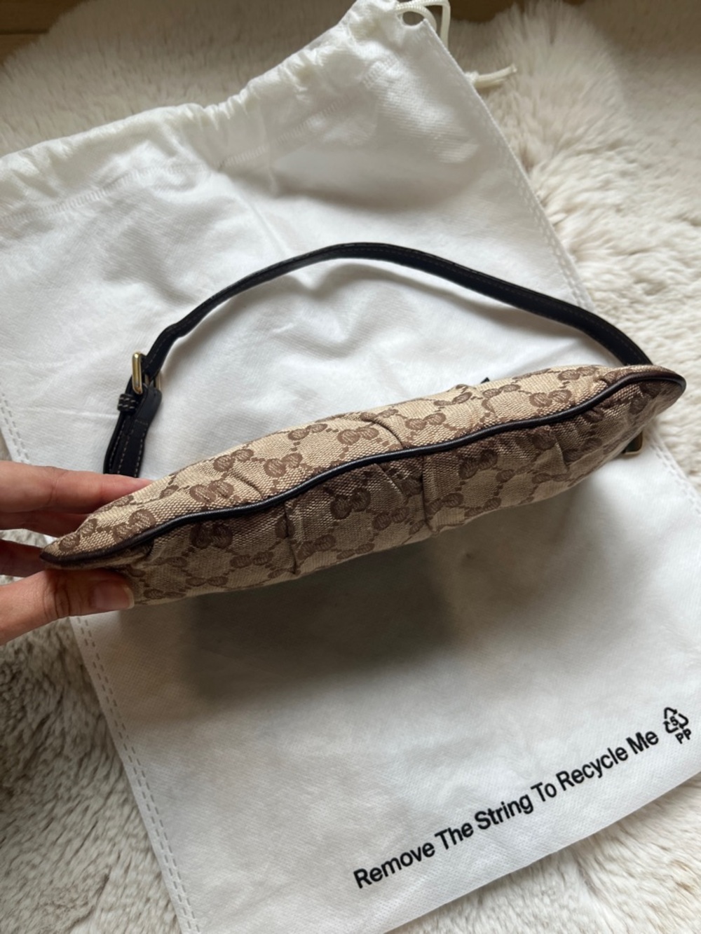 GUCCI Interlocking G Pochette GG Canvas Shoulder Bag - Picture 6 of 16
